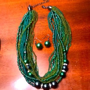 Green necklace and earrings set. Fabulous colors!
